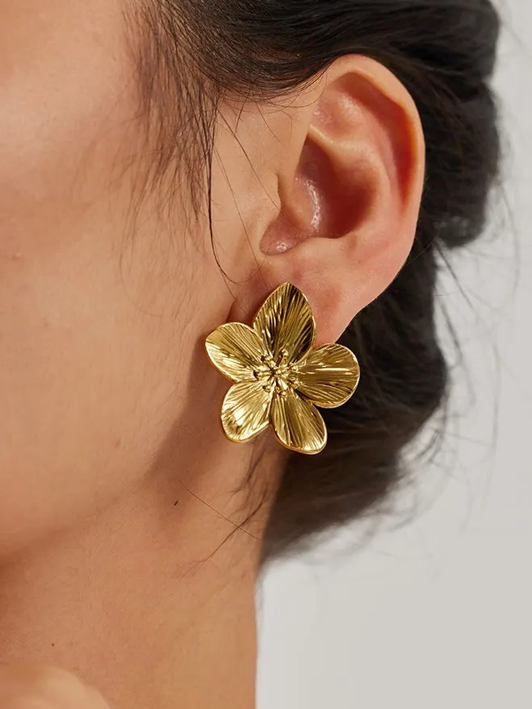 GR | Blossom Earrings Gold With Elegant Petals