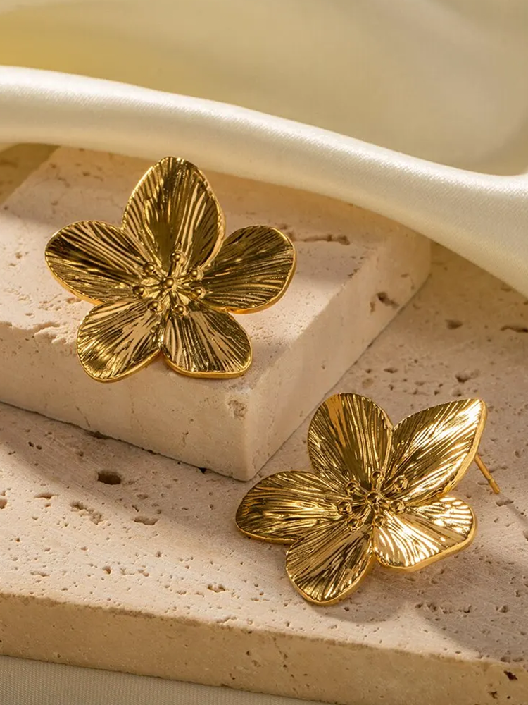 GR | Blossom Earrings Gold With Elegant Petals