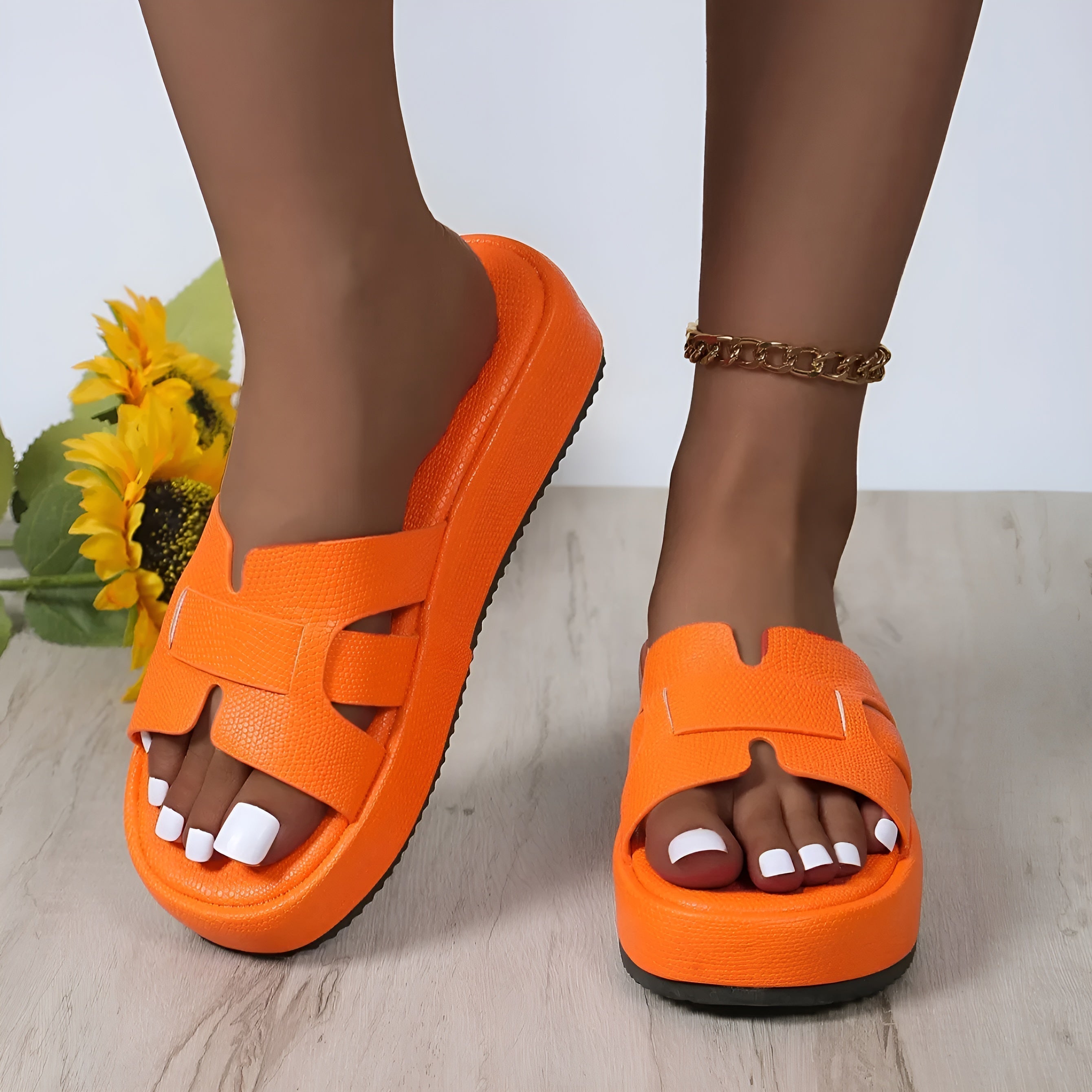 GR | Comfortable flip-flop sandals with a thick sole and non-slip surface