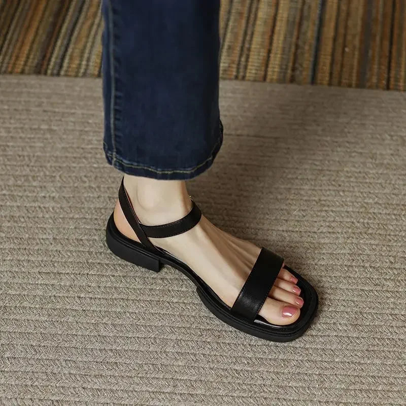 Elegant flat sandals