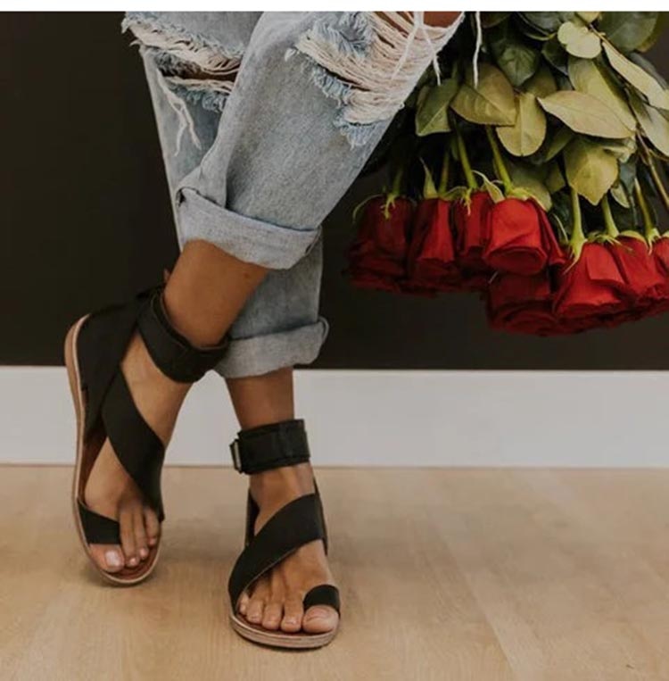 GR | Sandals with cross strap and toe ring 