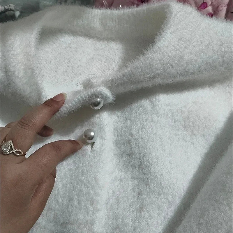GR | Soft knitted jacket with mother-of-pearl buttons for women