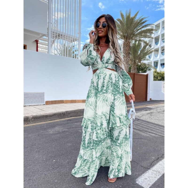 GR | Elegant dress with a neckline