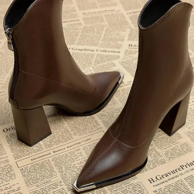GR | High-heeled boots with zipper