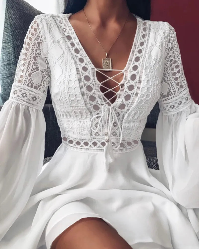 GR | Long-sleeved dress with embroidery and lace