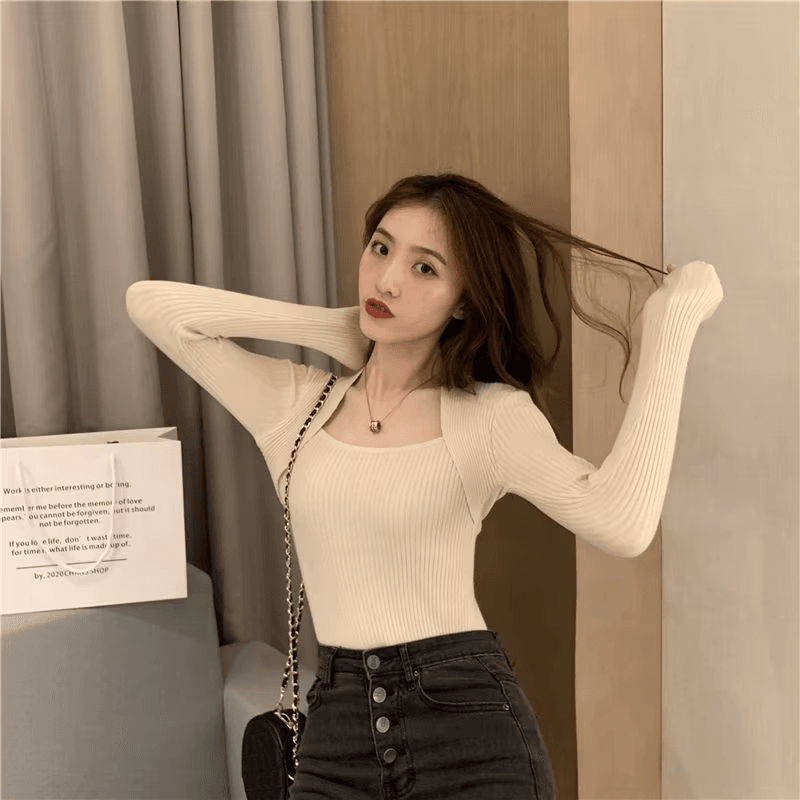 GR | Soft, warm knit sweater with square collar