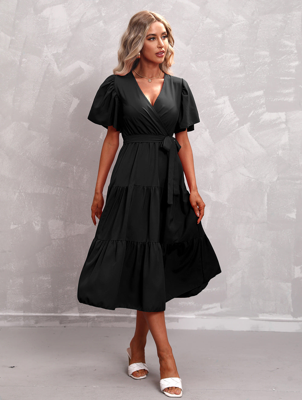 GR - Schwarzes Midikleid mit Rüschen