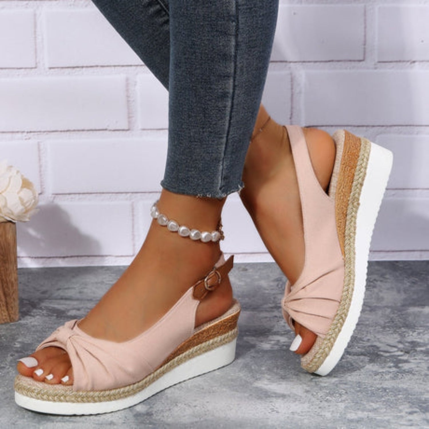 GR | Walk on clouds with these orthopedic sandals
