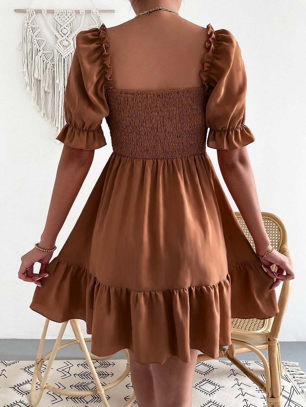 GR - Braunes Minikleid mit Puffärmeln