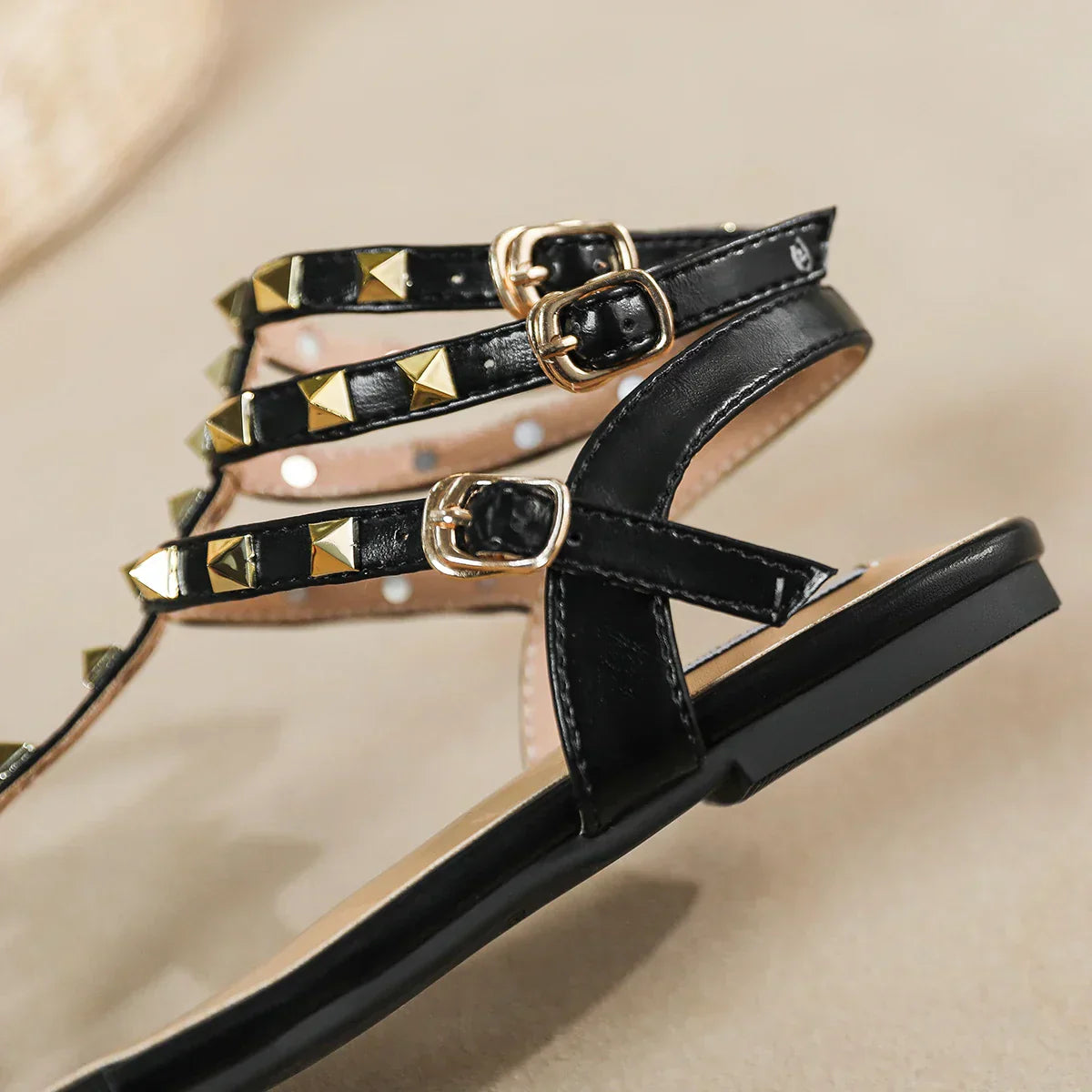 GR | New Summer Outdoor Women's Flat Sandals British Style Women's Casual Roman Flat Stylish Studded Design Work and Party