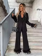 GR - Elegant women's blazer and trousers set with feathers