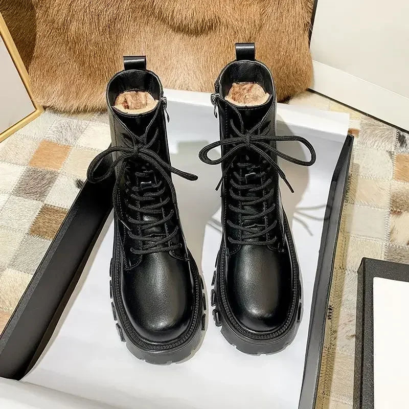 GR | Waterproof lace-up boots with fur lining