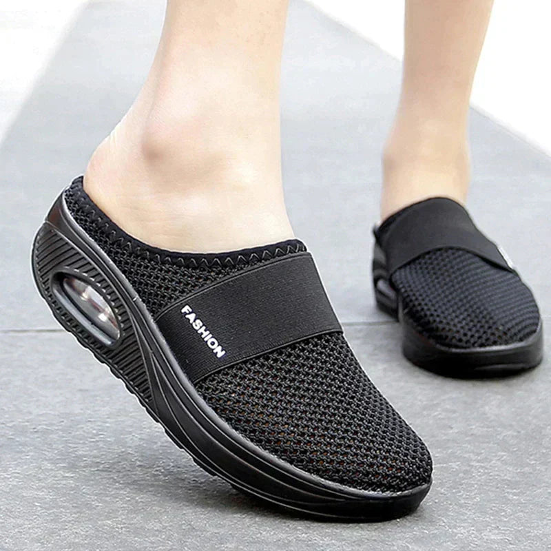 GR | Wedge-heeled shoes or orthopedic sandals