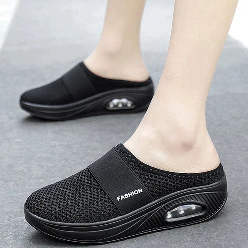 GR | Wedge-heeled shoes or orthopedic sandals
