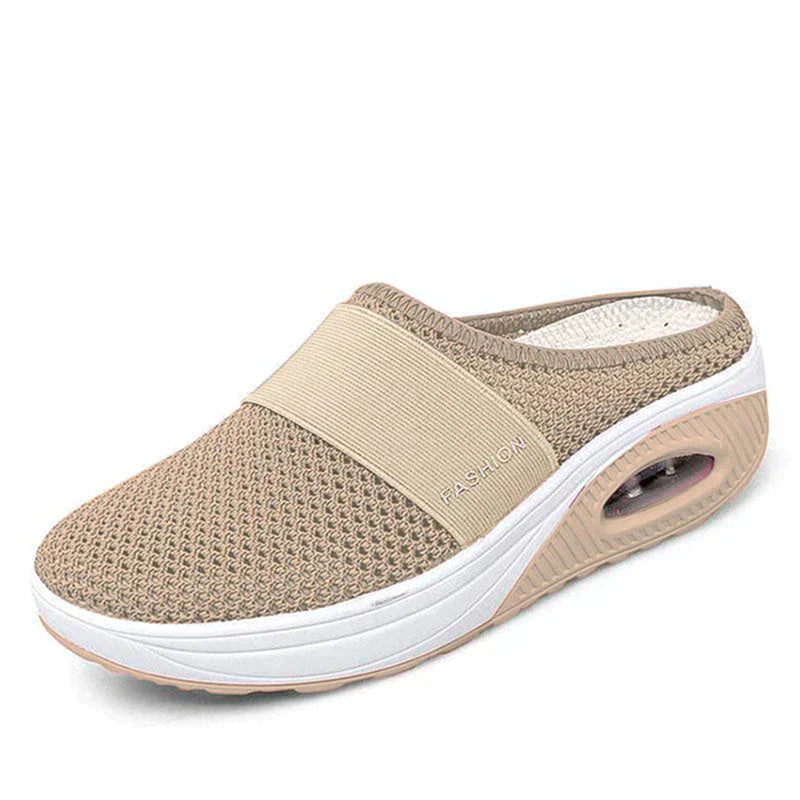 GR | Wedge-heeled shoes or orthopedic sandals