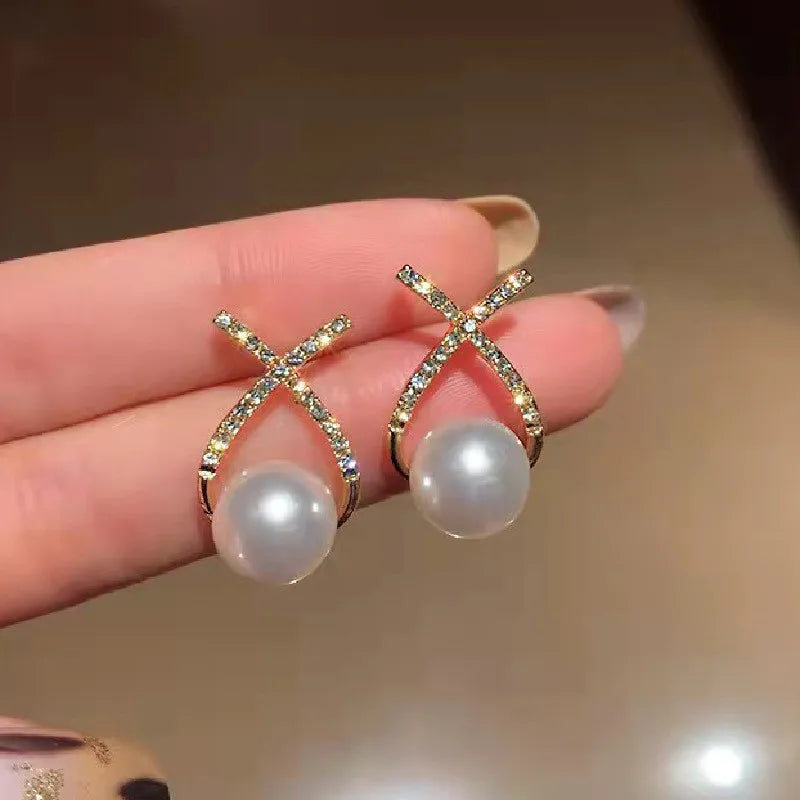 GR | Gold-colored pearl stud earrings