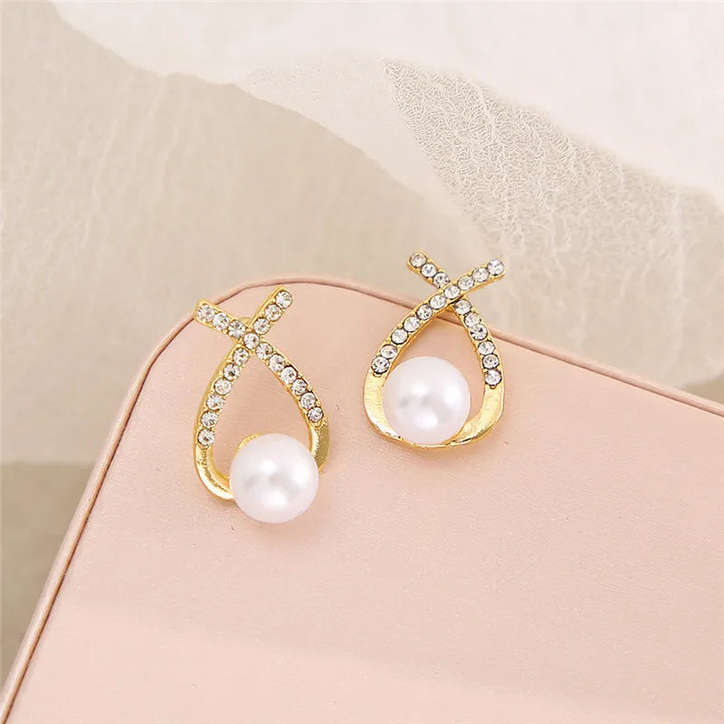GR | Gold-colored pearl stud earrings