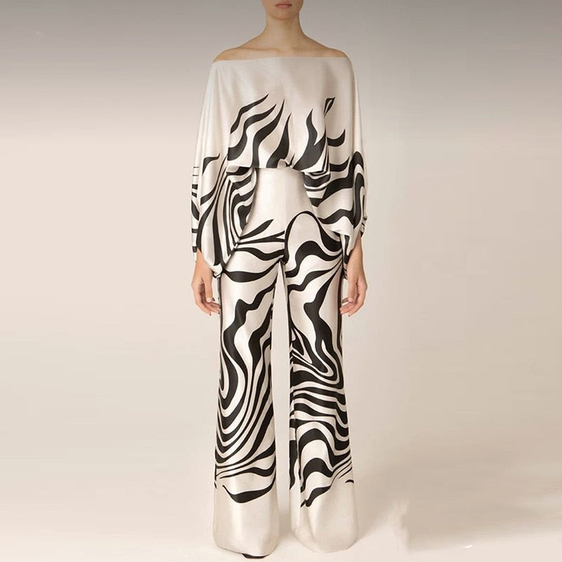GR | Off-the-shoulder set with a striking pattern
