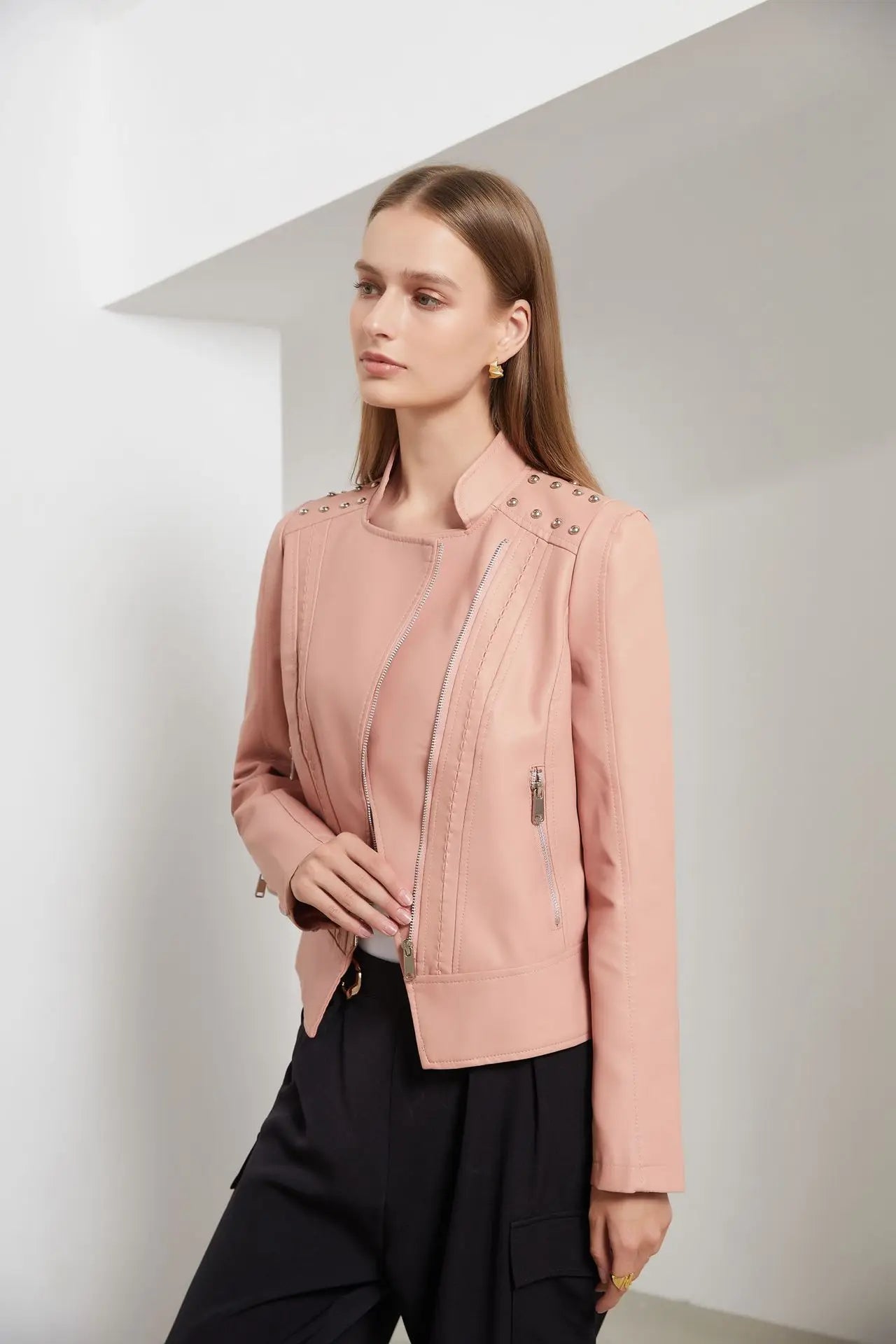 GR | Elegant leather jacket for women.