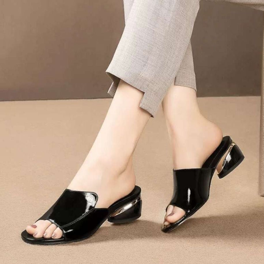 GR | Elegant mules with a glossy finish