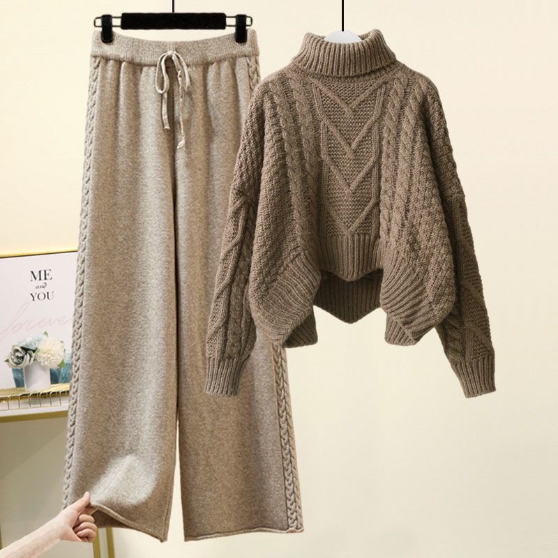 GR | Elegant set consisting of a roll-neck sweater and relaxed trousers
