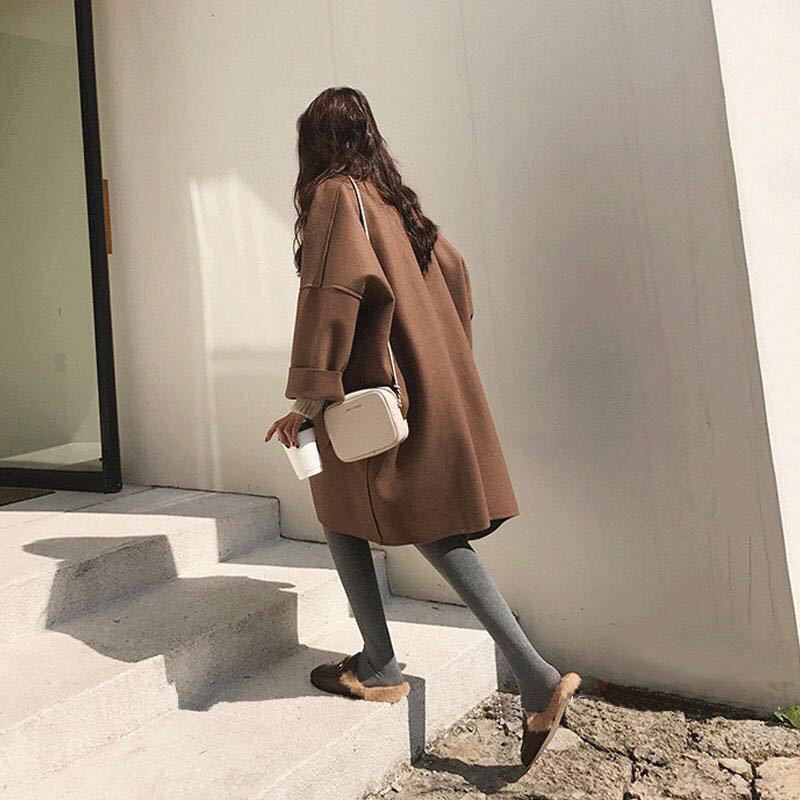GR | Elegant, loose-fitting wool trench coat for