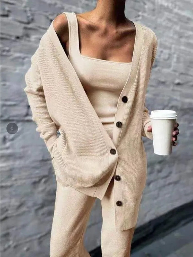 GR - Knitted three-piece set