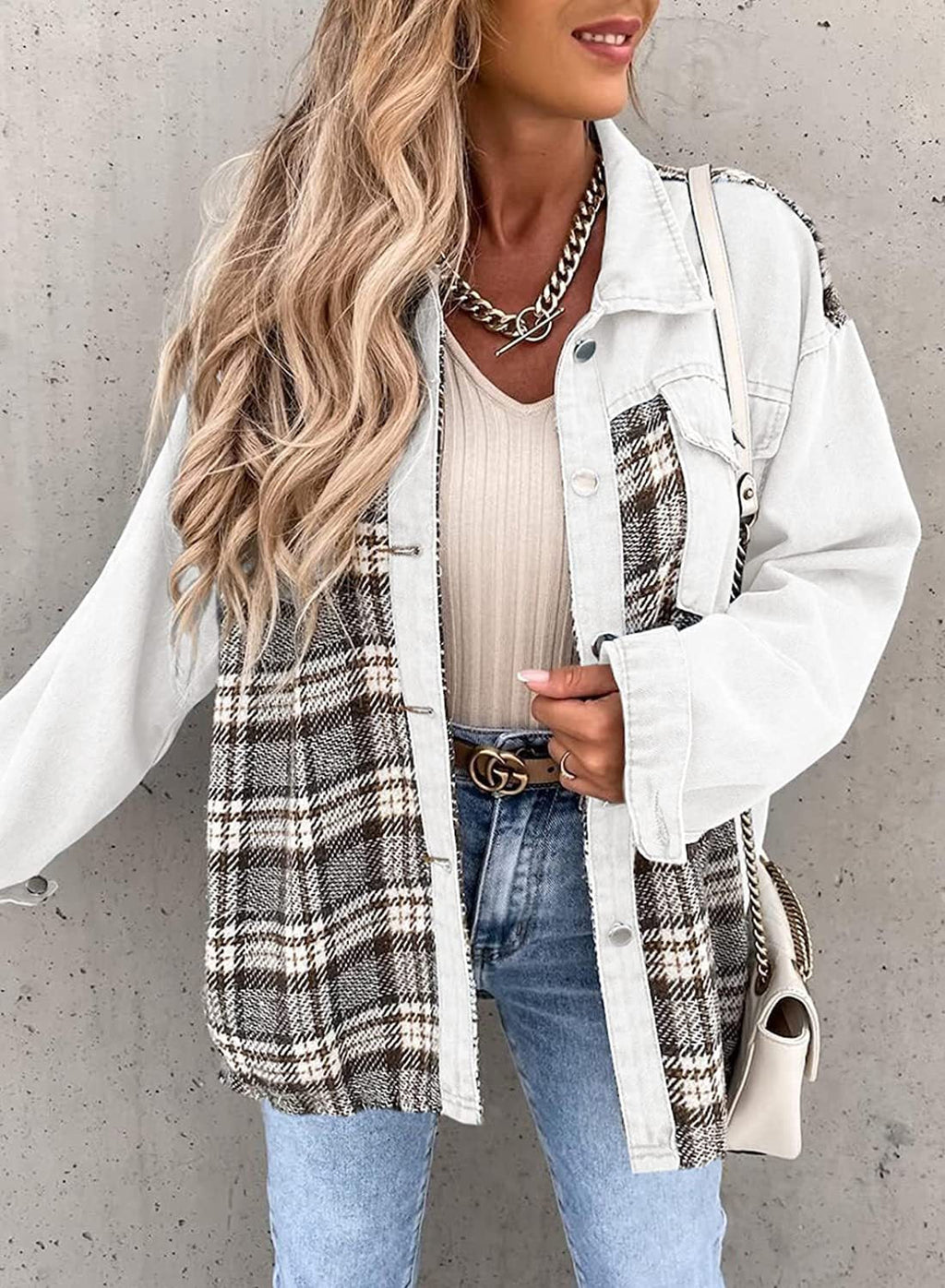GR - Denim jacket with long sleeves and button closure