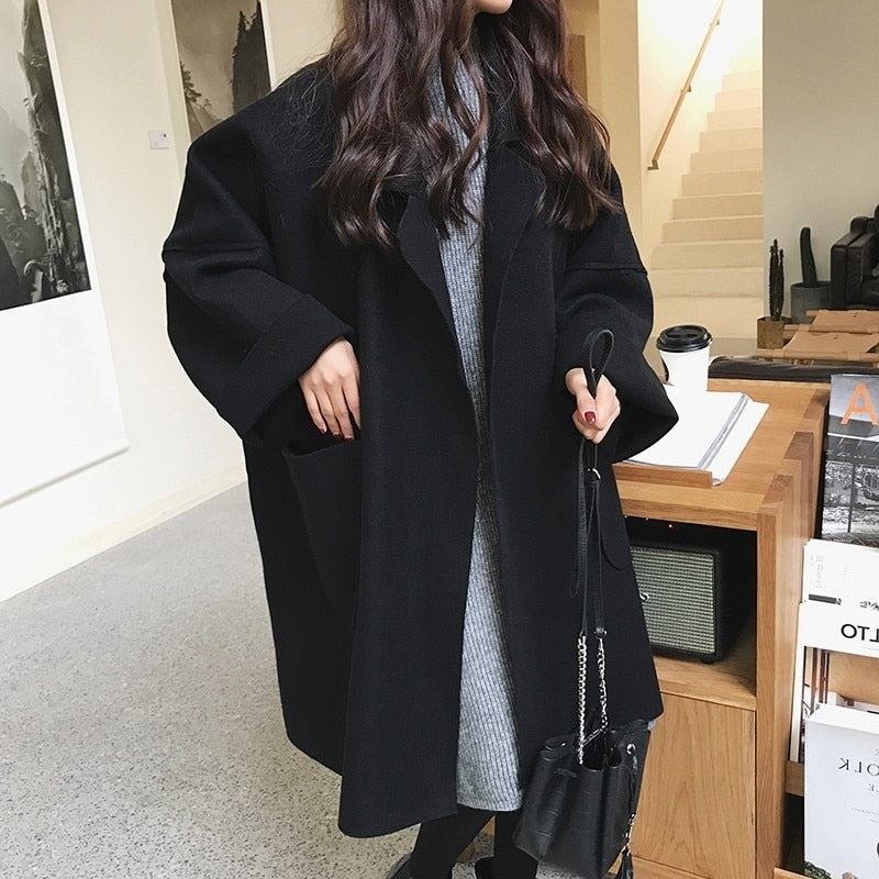 GR | Elegant, loose-fitting wool trench coat for
