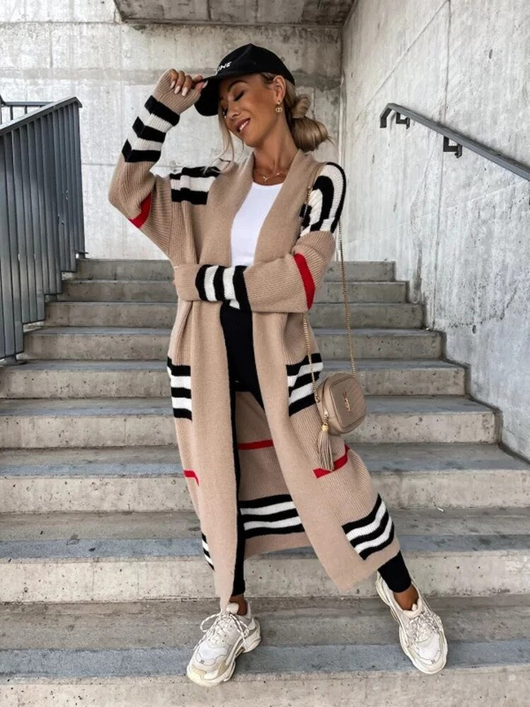 GR - Lange gestreifte Strickjacke