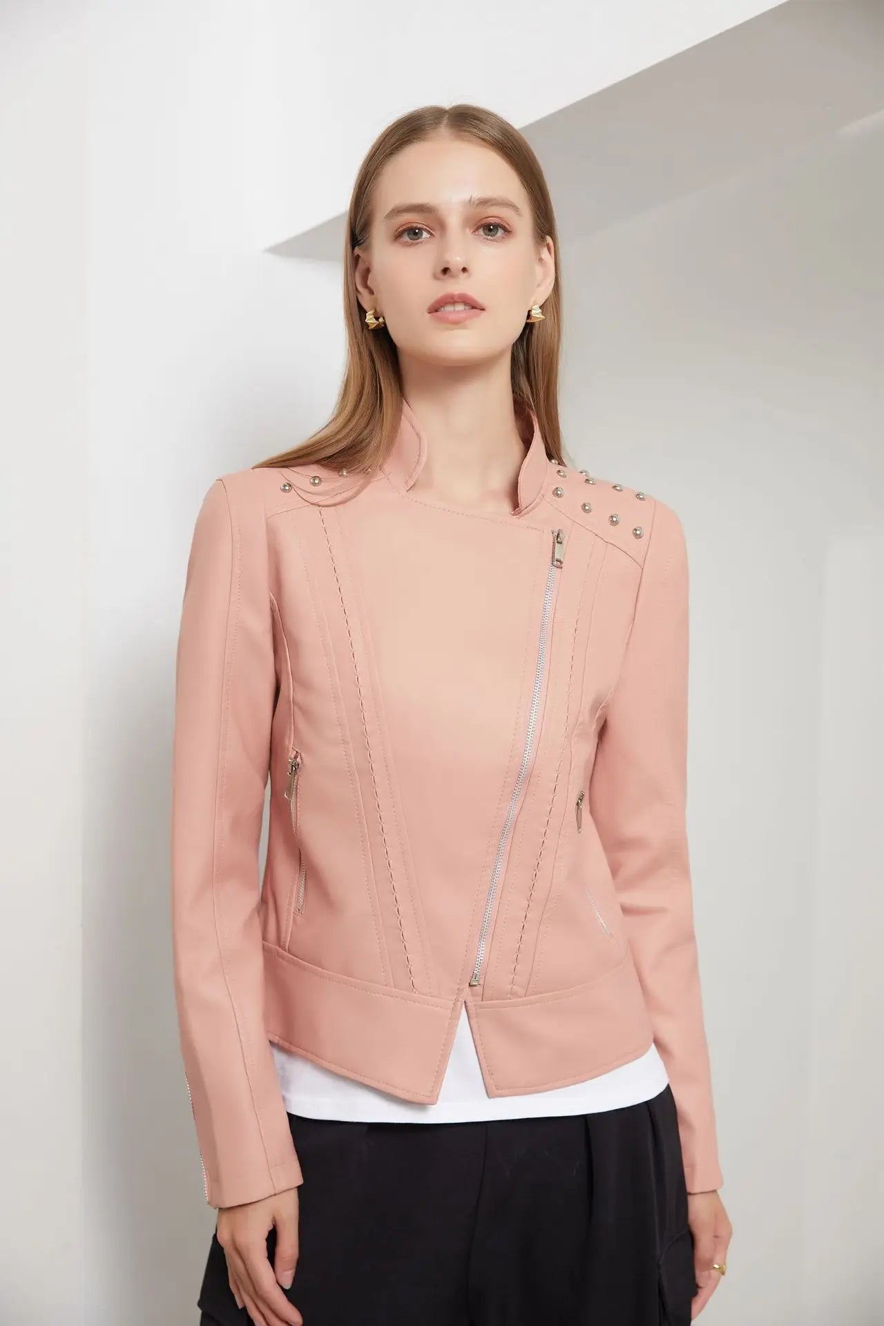 GR | Elegant leather jacket for women.