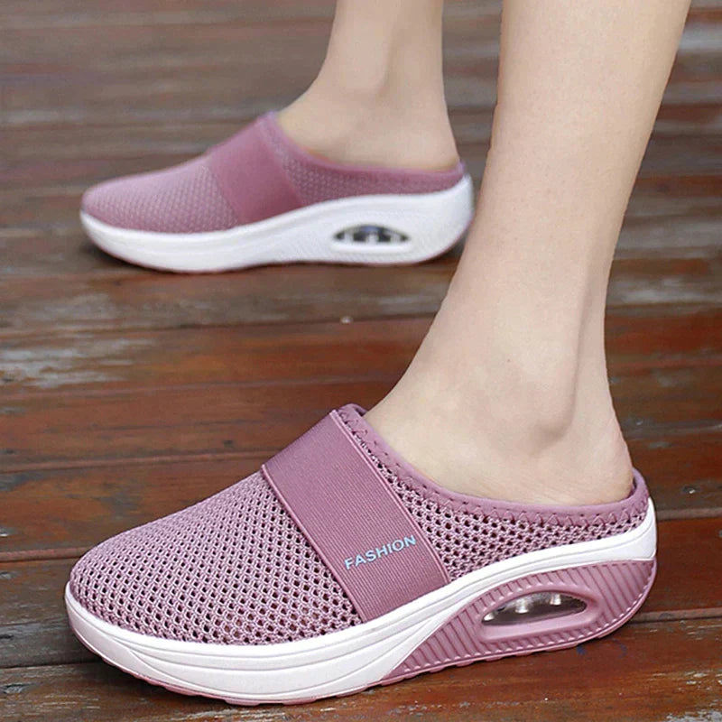 GR | Wedge-heeled shoes or orthopedic sandals