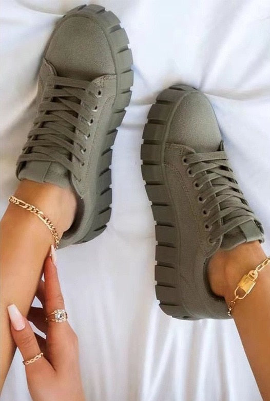 GR | Fashionable orthopedic women's training shoes with platform sole