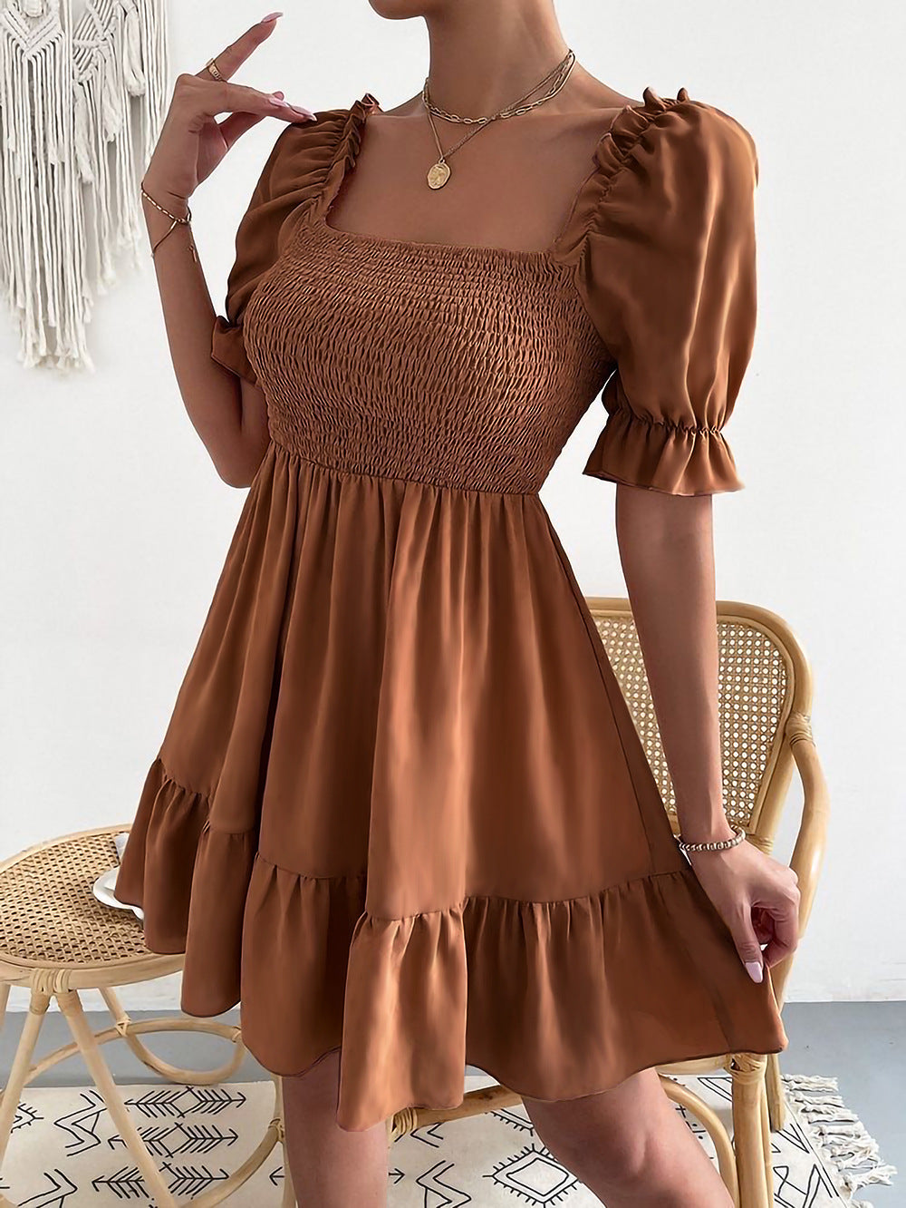 GR - Braunes Minikleid mit Puffärmeln