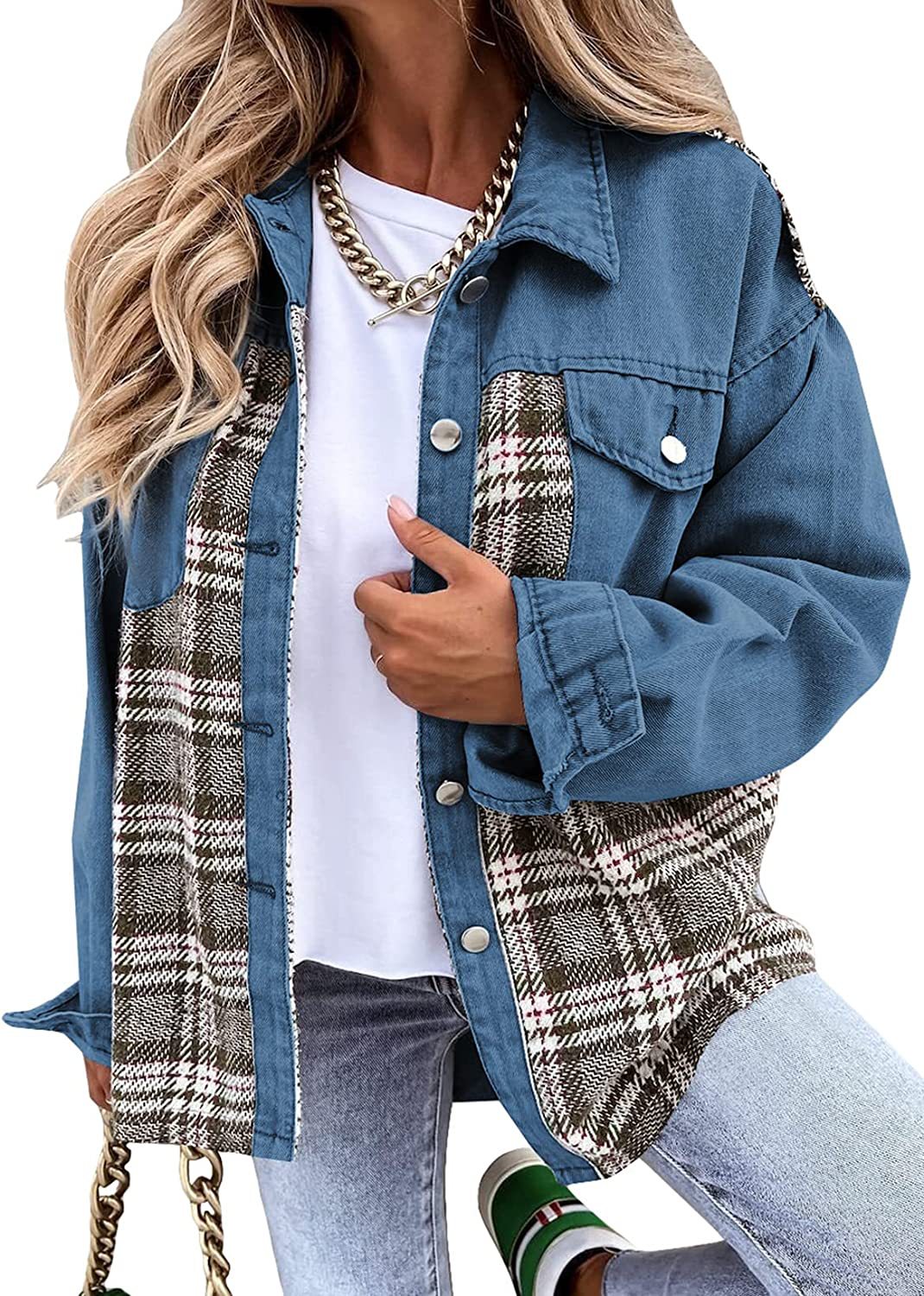 GR - Denim jacket with long sleeves and button closure
