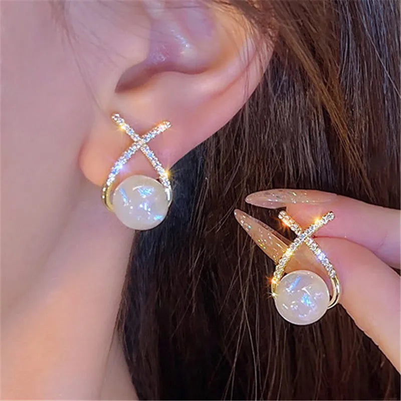 GR | Gold-colored pearl stud earrings