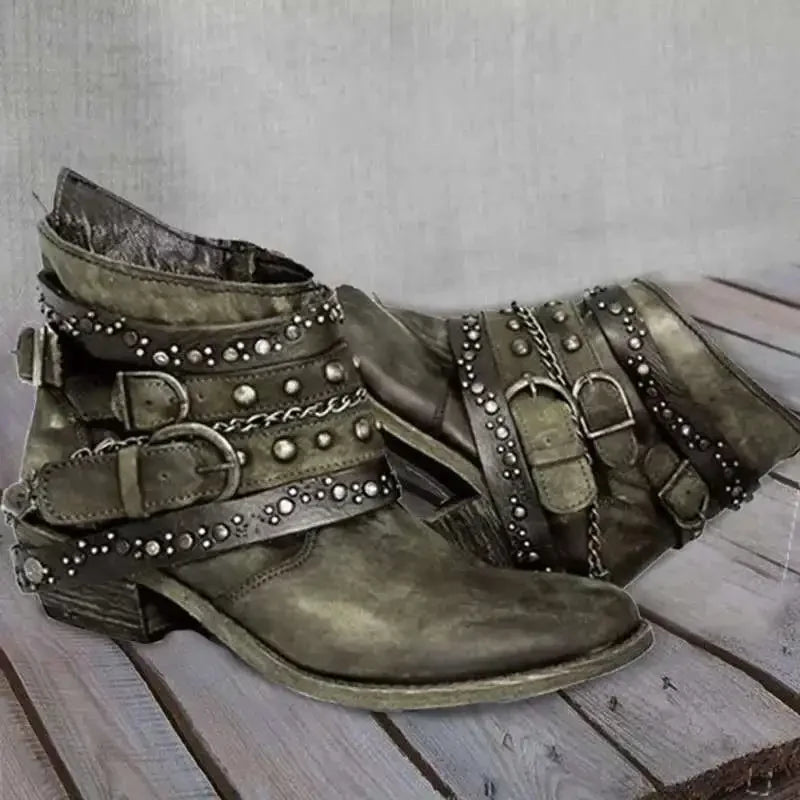 GR | Chic ankle boots with studs
