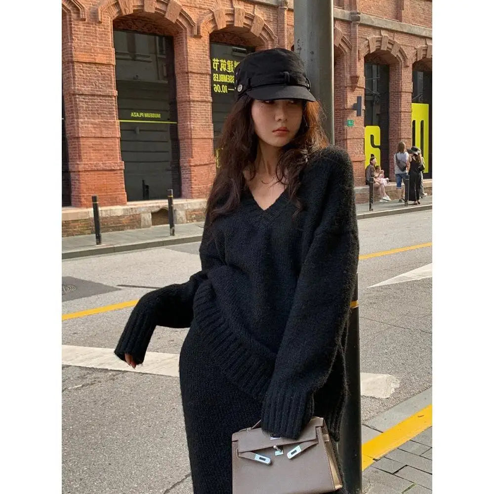 GR | Two-piece set consisting of a knitted sweater and skirt
