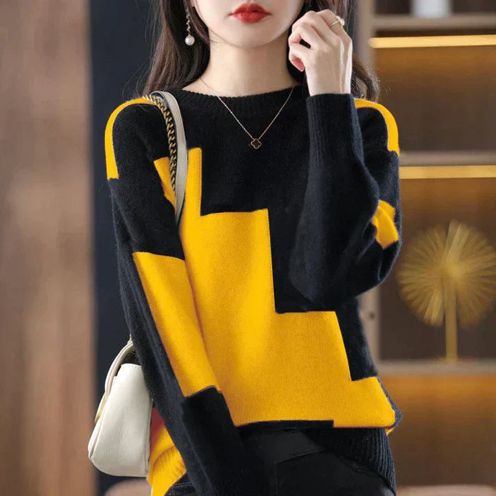 Contrasting sweater with slit