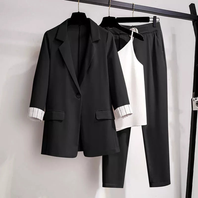 GR | Elegant three-piece plus-size suit for women