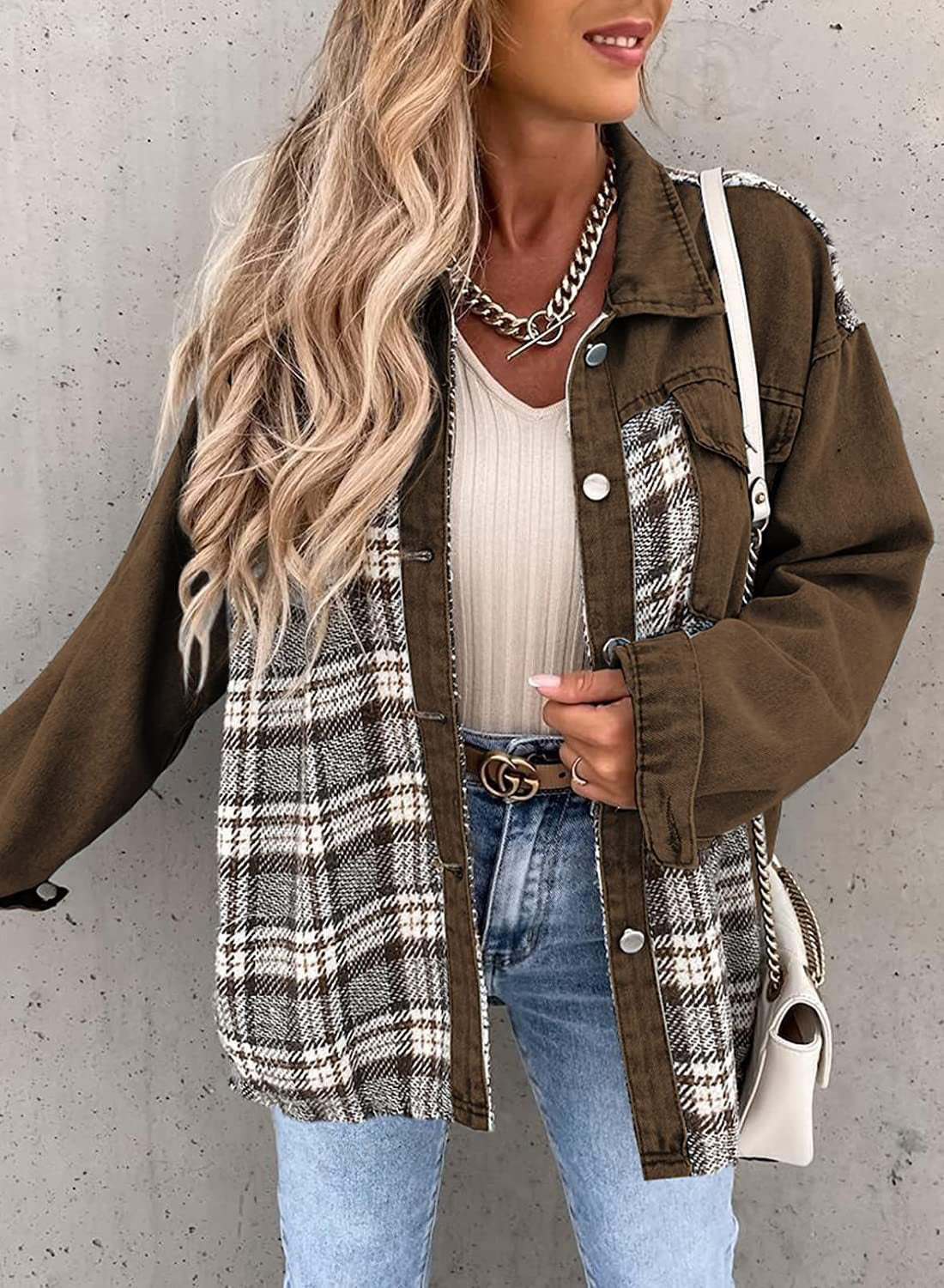 GR - Denim jacket with long sleeves and button closure