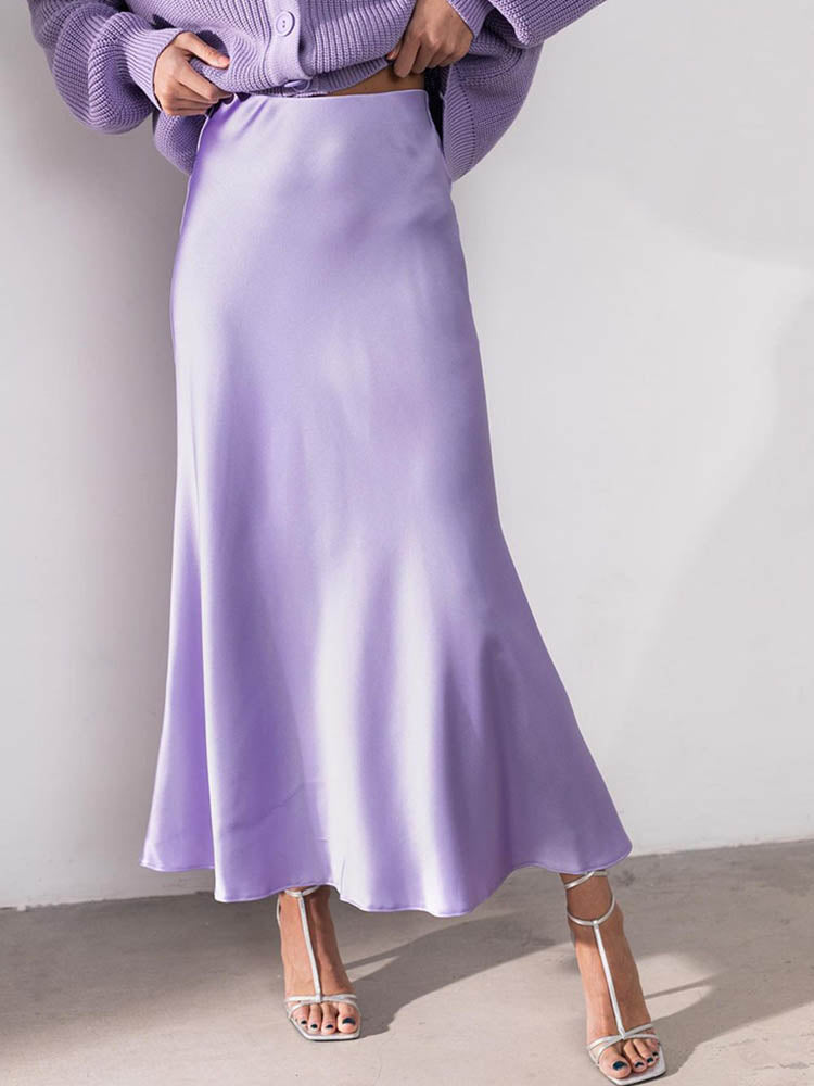 GR | The elegant satin midi skirt