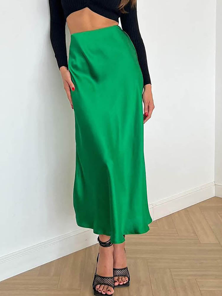 GR | The elegant satin midi skirt