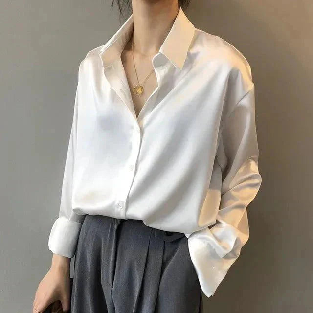 GR | Elegant women's shirt with long sleeves and button placket