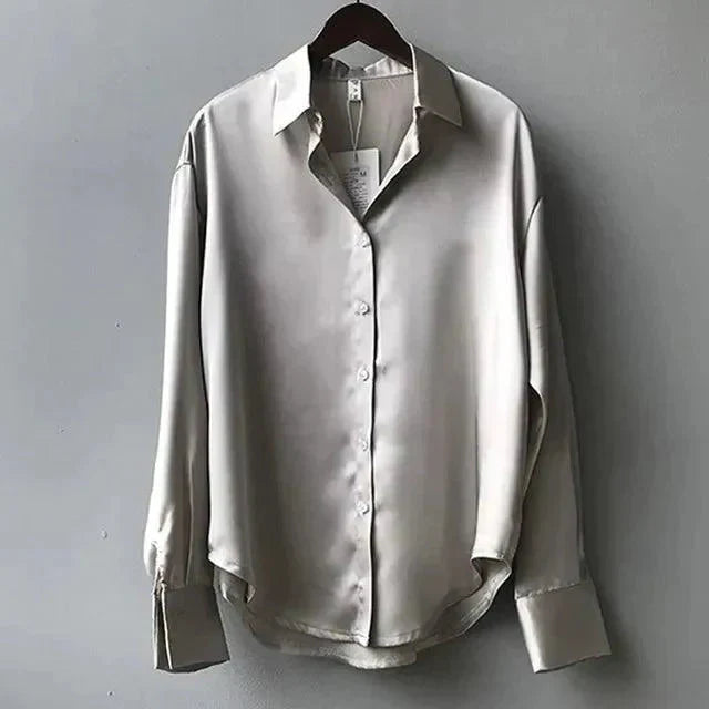 GR | Elegant women's shirt with long sleeves and button placket