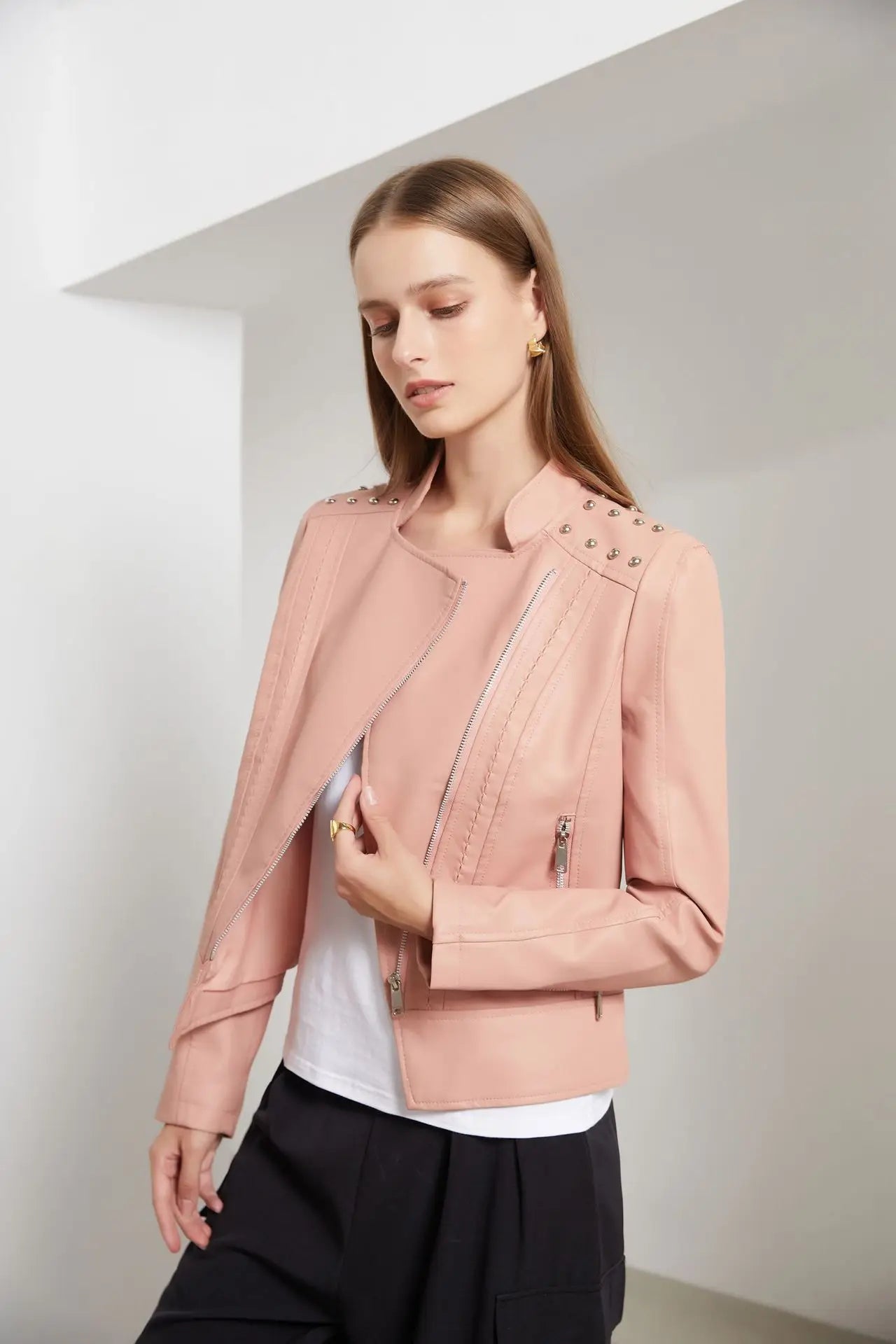 GR | Elegant leather jacket for women.