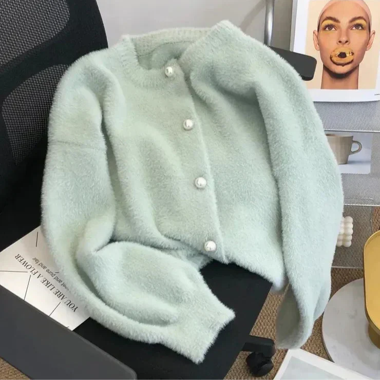 GR | Soft knitted jacket with mother-of-pearl buttons for women