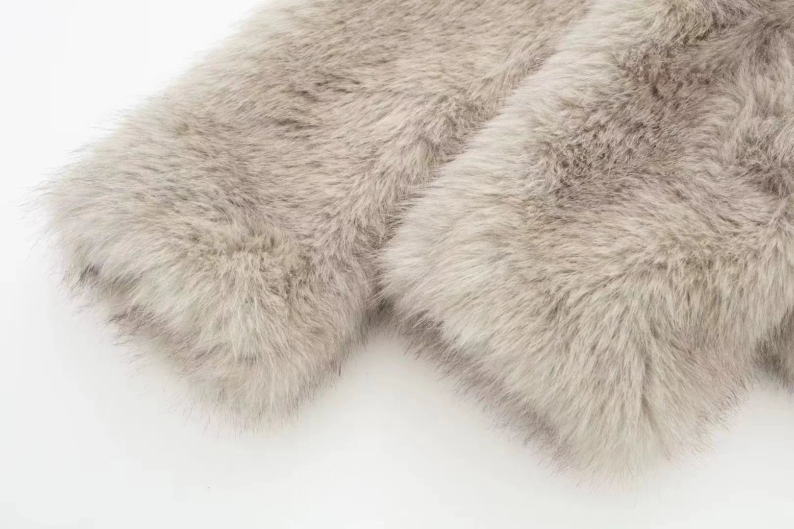 GR | Warm fur jacket for women in a stylish design
