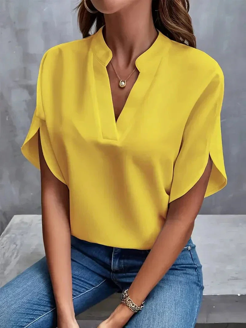 GR | Classic V-neck top – Timeless & comfortable for everyday wear