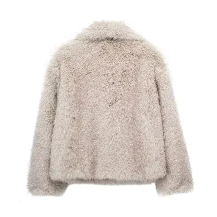 A relaxed and stylish everyday garment